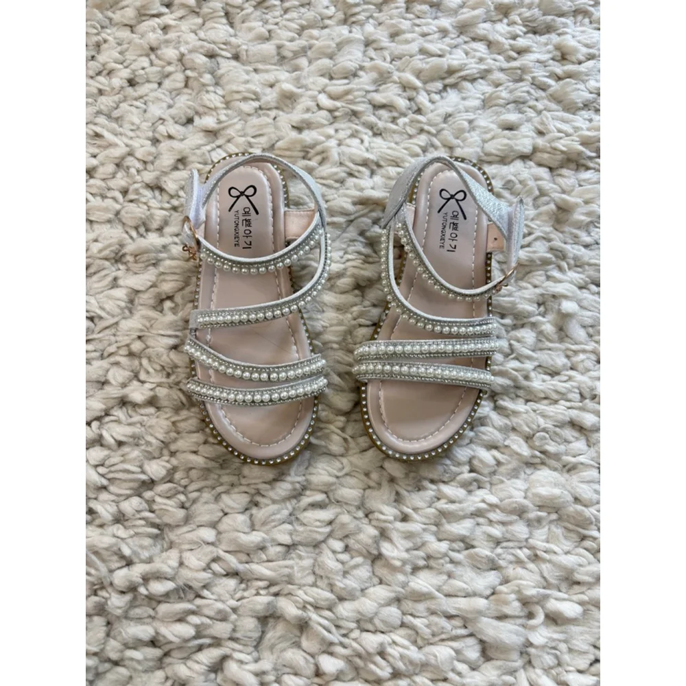 Girls YUTONGXIEYE Silver Pearl Rhinestone Sandals 34 (Little Girl)